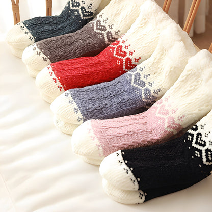 Danika - Modische gestrickte Kuschelsocken mit Herzmuster für Damen
